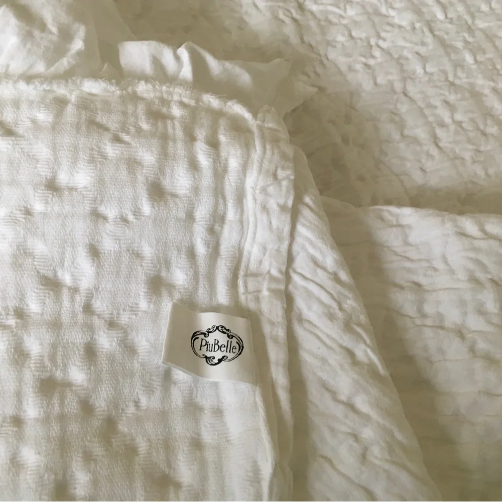 NWOT PIU BELLE Portugal Matelasse Coverlet